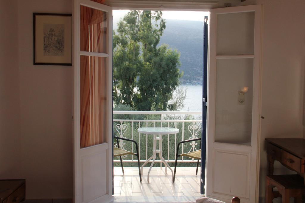 Theodora Studios Yénion الغرفة الصورة